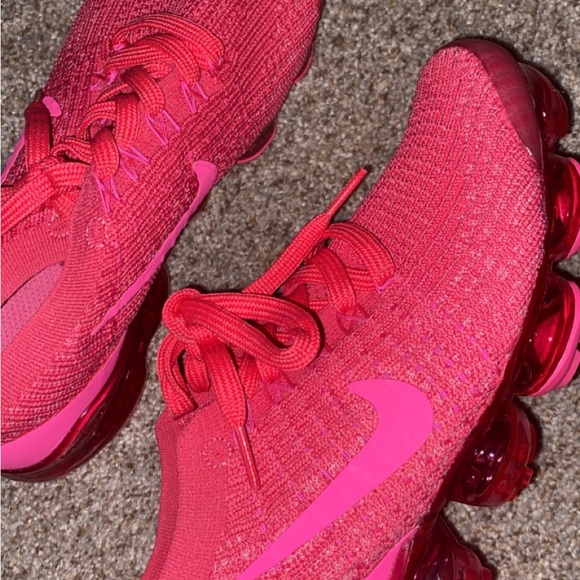 Nike Air Vapormaxes flynit 3 Triple Pink womens size 8.5 fits like 9 - Picture 3 of 6